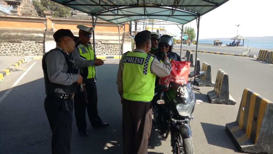 Police in Jembrana regency are stepping up security at the Gilimanuk Port. Photo: Polres Jembrana 