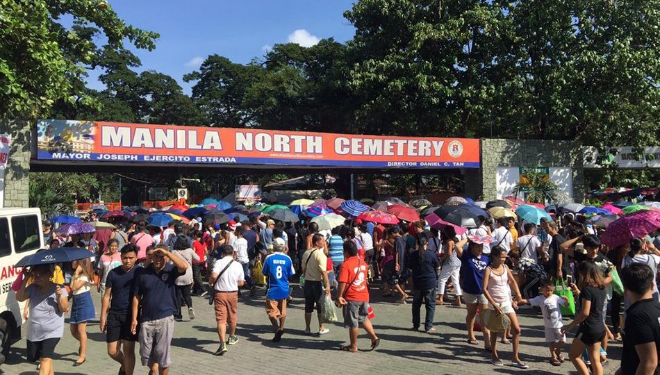 Filipinos flock to Manila North Cemetery in 2018. <i>Photo: Niko Baua/ABS-CBN News</i>