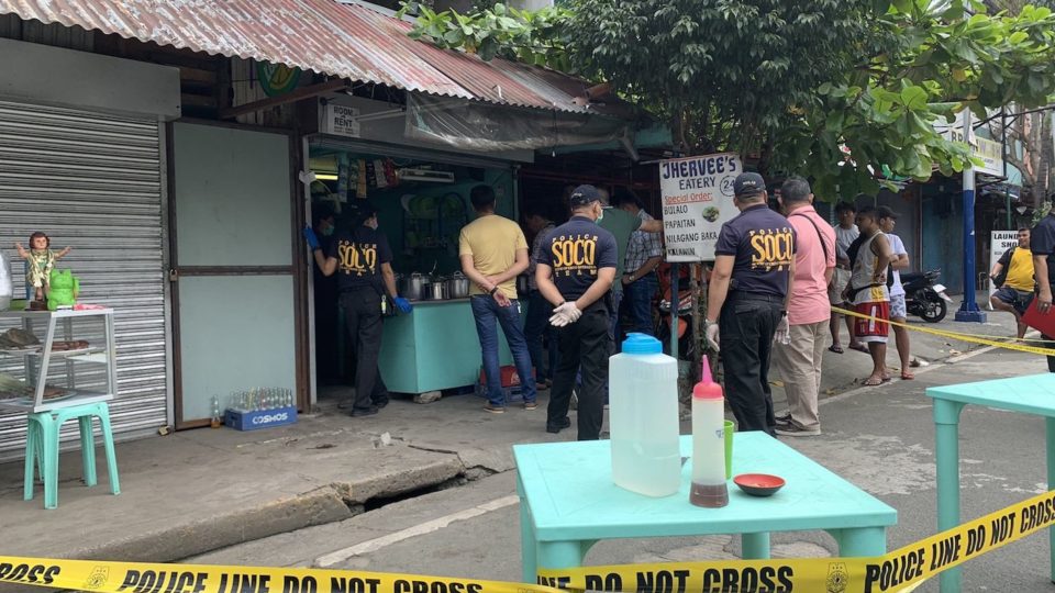 Investigators visit the scene of the crime. <i>Photo: Johnson Manabat/ABS-CBN News</i>