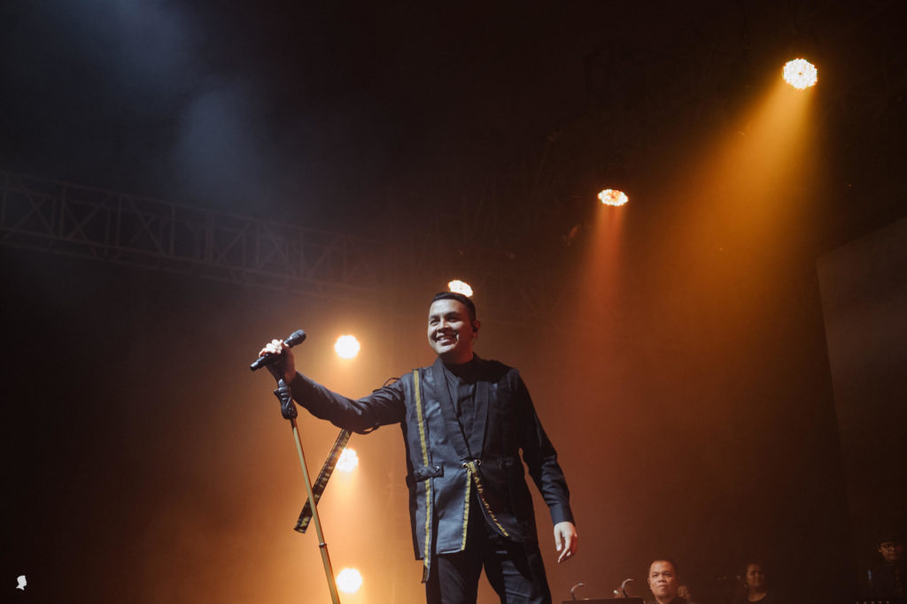 Tulus performing in his 'Sewindu' concert in Yogyakarta, September 26. Photo: situstulus.com