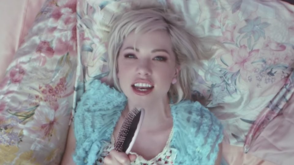 Carly Rae Jepsen. Screengrab via YouTube.