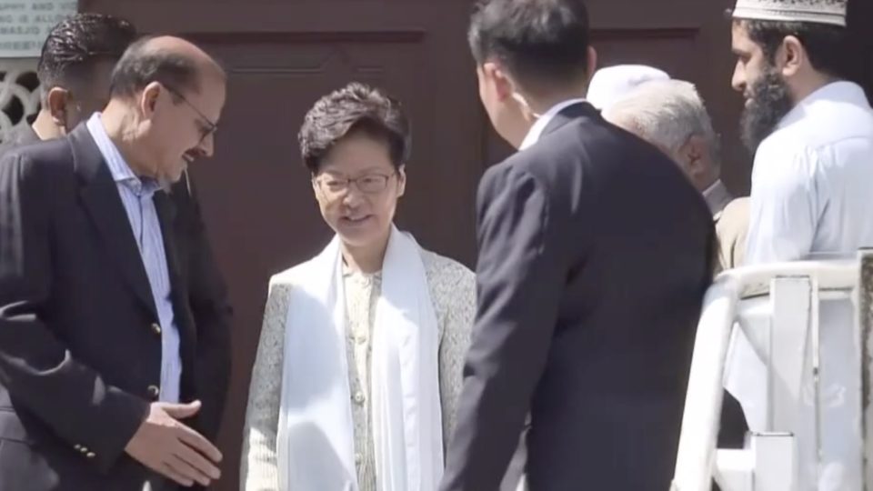 Carrie Lam leaving Kowloon Mosque after a chat with hief imam Muhammad Arshad. The visit comes one day after a police water cannon covered the mosque in blue dye. Screengrab via Facebook/Now TV News.