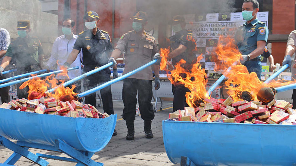 Officers burning illegal goods in Denpasar on Wednesday. Photo: Photo: Bea Cukai Denpasar / Facebook
