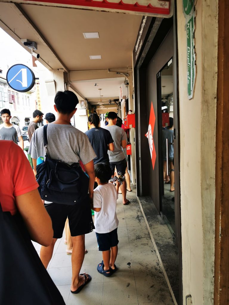 The queue for Petit Pain on Sunday morning. Photo: Eugene Lin/Facebook