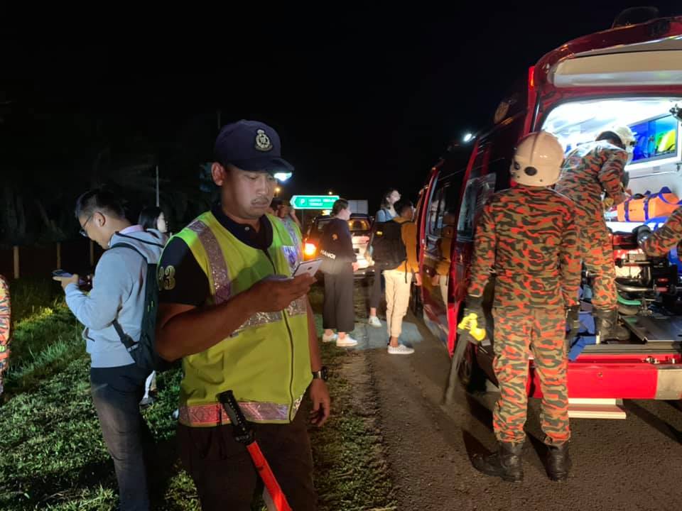 Police, rescue personnel at the scene. Photo: Hanissah Abd/ Facebook