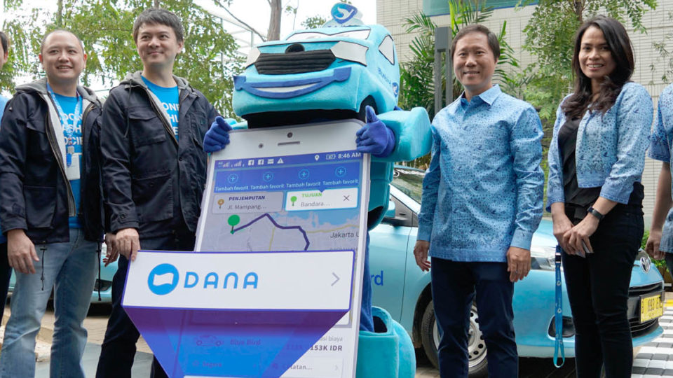 DANA and Blue Bird executives during the partnership’s launch on Nov 20, 2019. Photo: Blue Bird Group