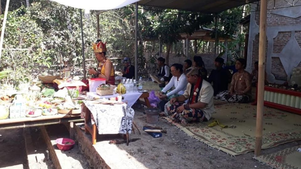 A Buddhist and Hindu prayer ceremony in Mangir Lor village, Bantul regency of Yogyakarta was cancelled mid-event yesterday as it was allegedly shut down by the village residents. Photo: Facebook/AB Setiadji