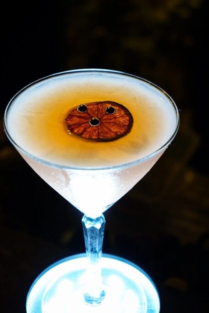 This drink is called Porn Star. It’s a combination of Stolichnaya vodka, Campari, vanilla syrup, pink grapefruit, lychee and lemon for THB380.