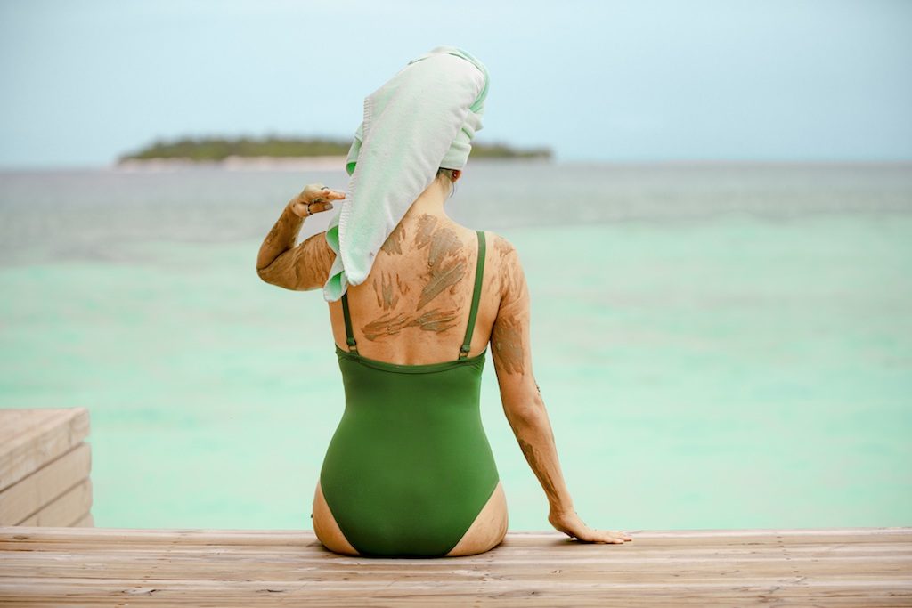 DIY mud treatment. Photo: The Standard Huruvalhi Maldives