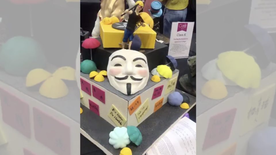 A Hong Kong protest-themed cake was removed and then disqualified from a cake designing competition in Birmingham, UK. Screengrab via twitter video.
