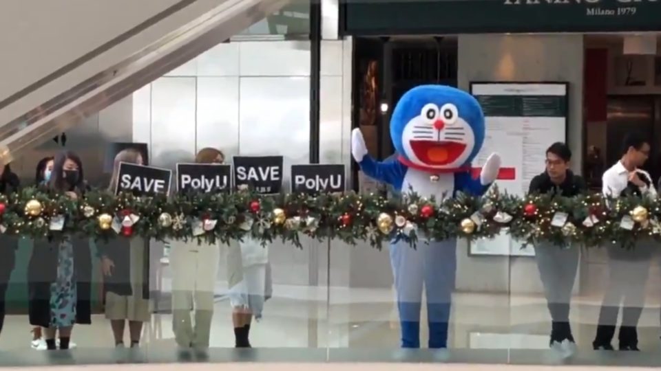 Beloved manga character Doraemon conducts protesters singing anthems during a lunchtime demonstration at the IFC mall in Central on Nov. 26, 2019. Screengrab via Twitter/Galileo Cheng.