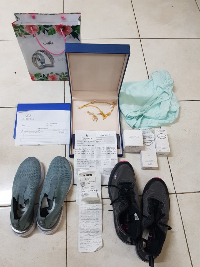 Police seized items that the suspect allegedly purchased with the stolen credit card. Photo: Istimewa via Kumparan