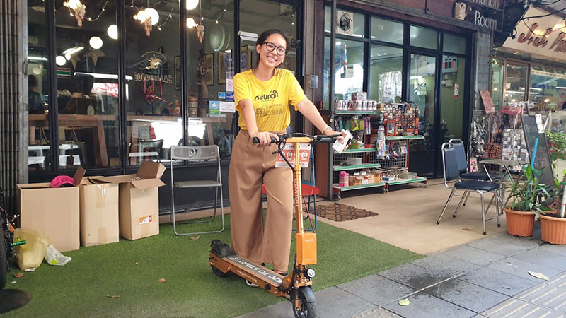 A Neuron Mobility rep demonstrates the scooters near BTS Thong Lo in May. Photo: Coconuts