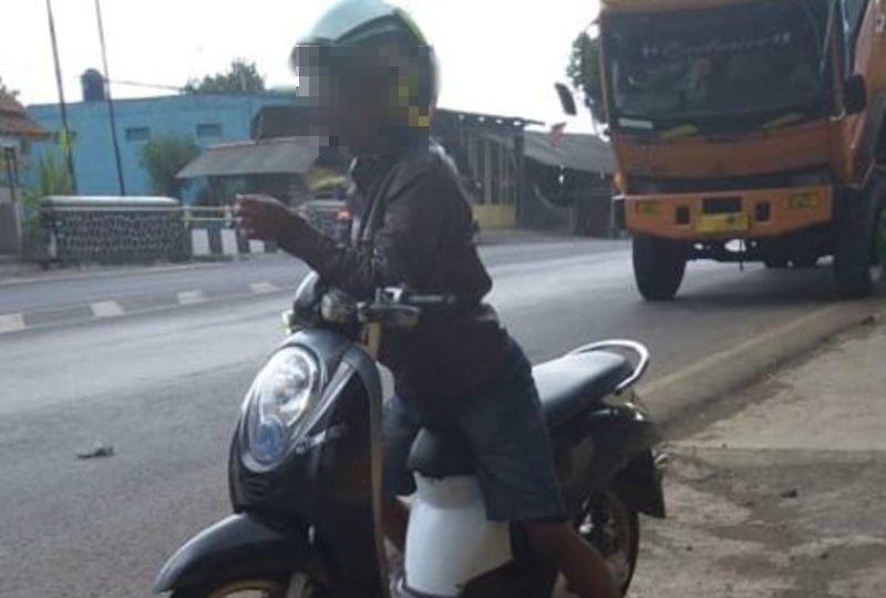 A photo of the alleged semen flinger taken by one of his victims, a 43-year-old woman identified by her initials LR. Photo: Facebook