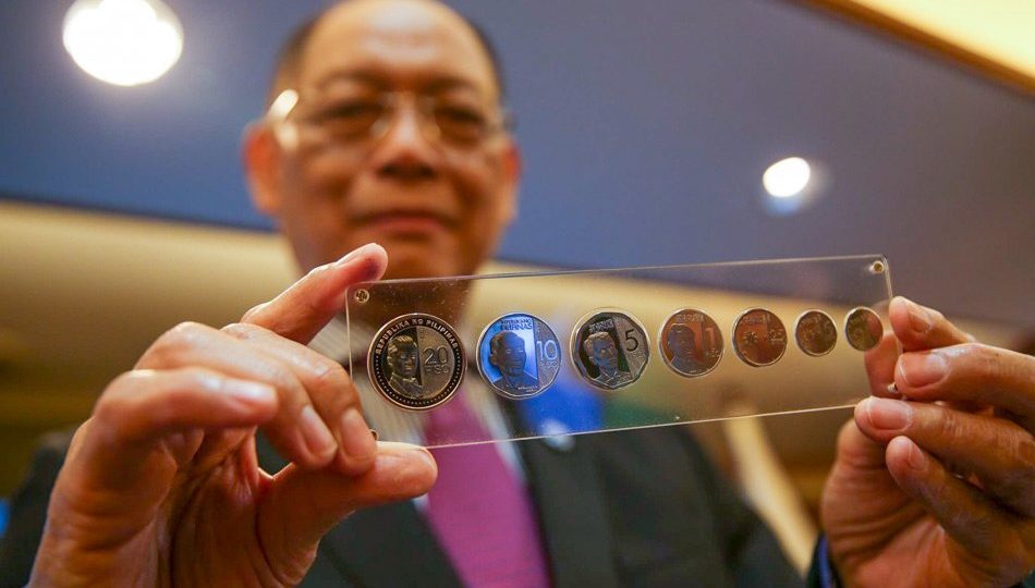 Central Bank Governor Benjamin Diokno holds a set of PHP20 and PHP5 coins <I>Photo: ABS-CBN News</I>