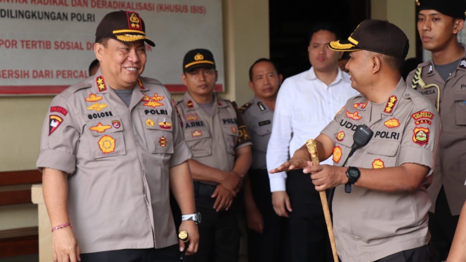 Bali Police Chief Petrus Reinhard Golose, left, with Denpasar Police Chief Ruddi Setiawan, right. Photo: Polresta Denpasar / Facebook