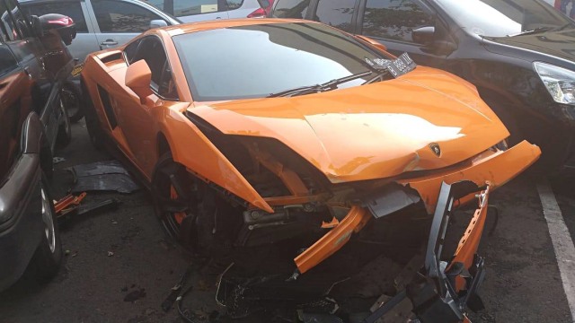 The suspect’s Lamborghini seized by the police. Authorities say the suspect’s brother may have deliberately crashed the car in an evidence tampering attempt. Photo: Jakarta Traffic Police