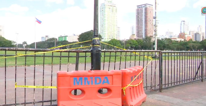 Lamp post and barrier in Quirino Grandstand where victim Rene Boy de la Cruz was electrocuted <I>Photo: Screencap from TV Patrol / ABS-CBN News</I>