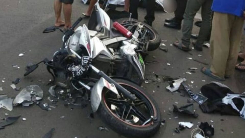 The motorcycle allegedly belonged to Nurul Faqih, who died in a collision while he was on his way to his commencement ceremony on Sunday. Photo: Istimewa