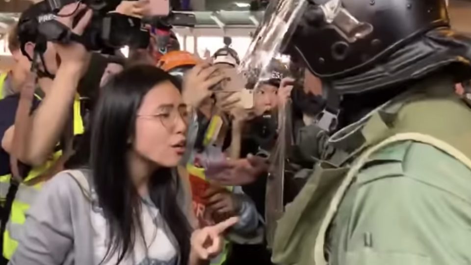 Kwong Po-yin was filmed wagging her finger at riot police in Whampoa on Sunday evening. Screengrab via YouTube.