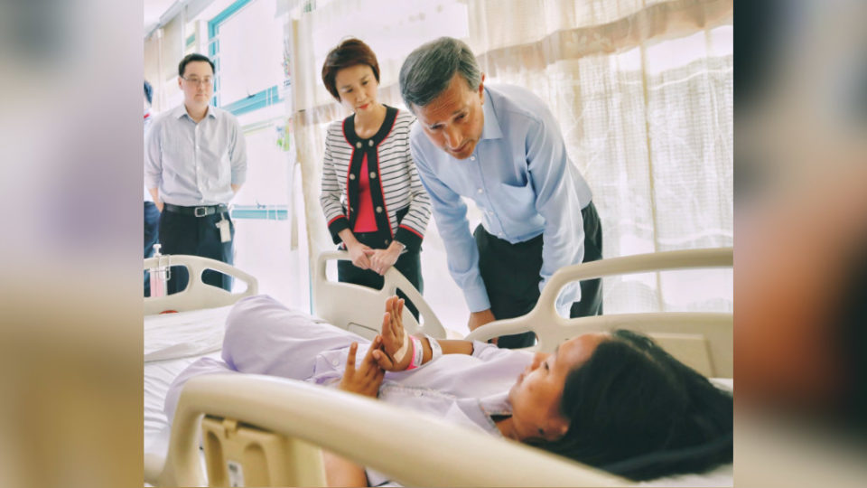 Parliamentary Secretary for Social and Family Development Low Yen Ling and Foreign Affairs Minister Vivian Balakrishnan visited one of the victims at Tan Tock Seng Hospital. Photo: Low Yen Ling/Facebook