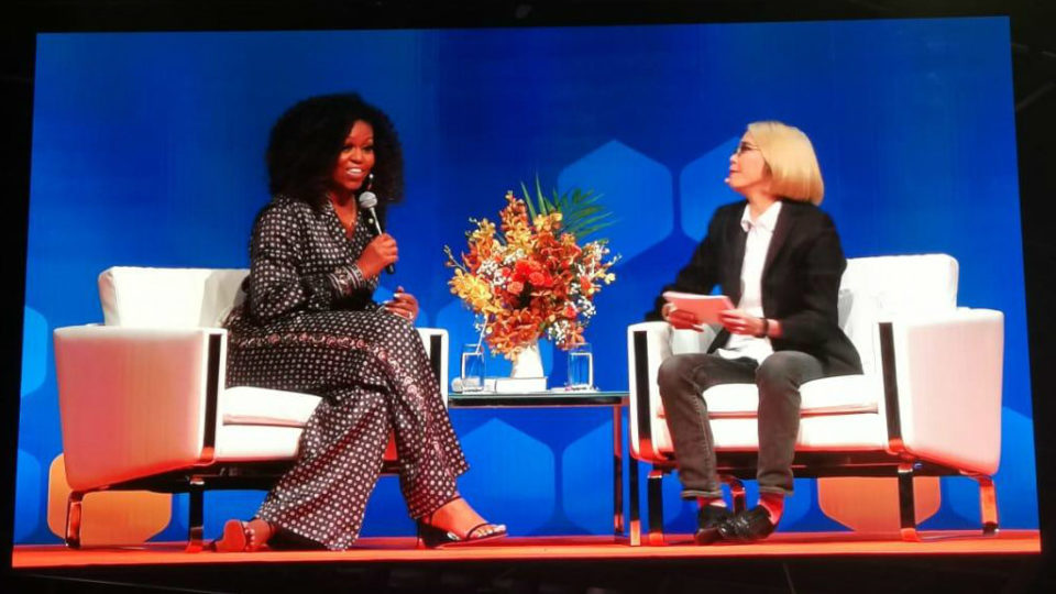 Michelle Obama speaks with Corinna Lim on Saturday in Singapore. Photo: Corinna Lim/Facebook