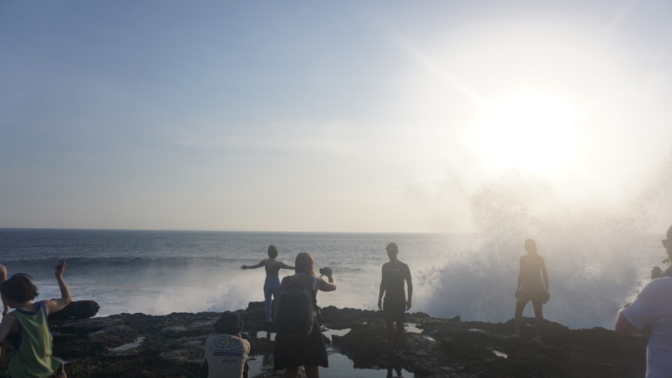 Tourists taking photos at the Devil’s Tear in Nusa Lembongan. Photo: Coconuts Bali 