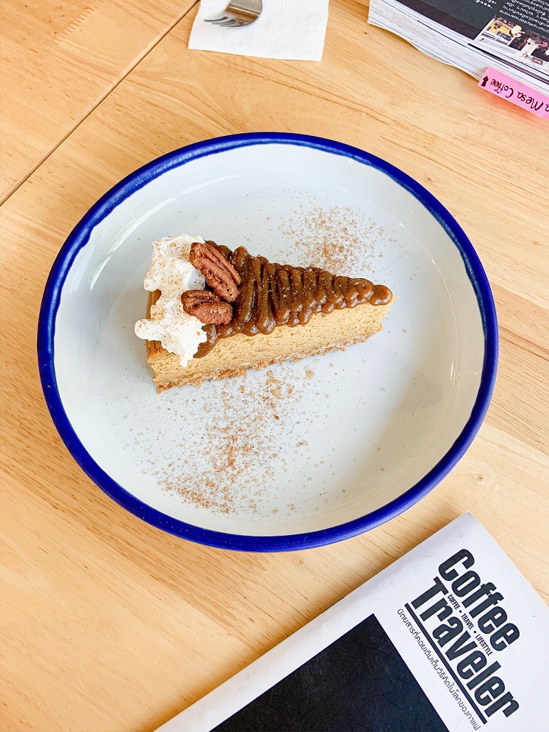 Pumpkin Spice Cheesecake (THB180). Photo: Coconuts Bangkok