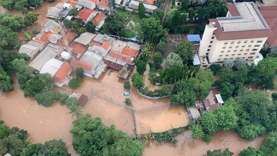 The floods inundated thousands of homes and buildings across Jakarta, both in poor and wealthy neighborhoods. Photo: National Disaster Mitigation Agency (BNPB)