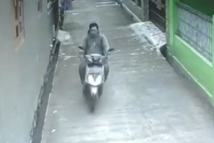 Denny Hendriato, an alleged breast groper in Bekasi, West Java. Photo: Video screengrab