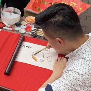 Gary Fan drawing a wild boar decoration for Chinese New Year 2019 to coincide with the year of the pig. Photo via Facebook/Gary Fan.
