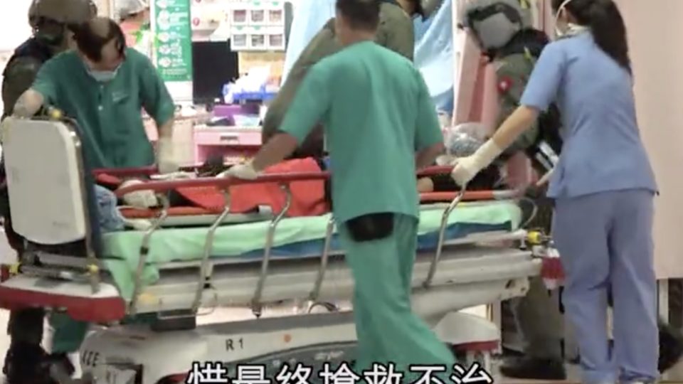 Emergency services staff try to resuscitate a 42-year-old female hiker who slipped and fell 15 meters during a hike on Lantau Peak. Screengran via Apple Daily video.