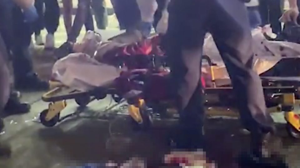 A 25-year-old man is rushed to hospital following a stabbing in Mong Kok. Screengrab via Apple Daily video.