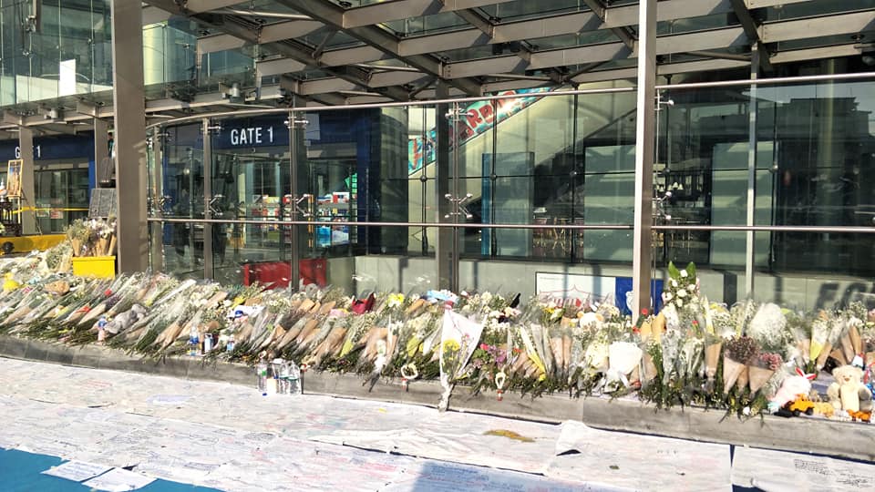 Flowers left in front of the shopping mall to mourn victims of Saturday’s mass shooting. Photo: Cargo Pants Aoy / FB