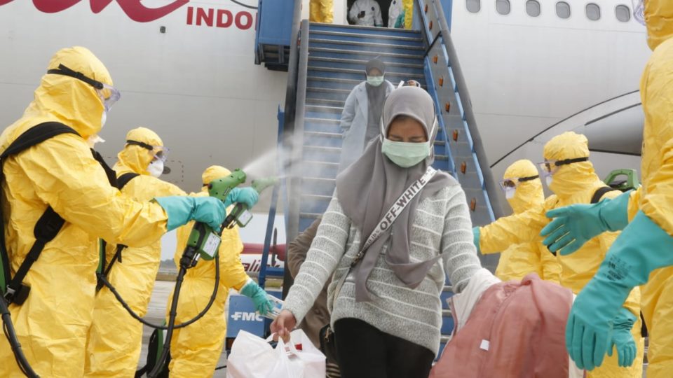 Indonesian nationals evacuated from China being sprayed with disinfectant as they leave the aircraft on Feb. 2, 2020. Photo: Indonesia Foreign Ministry