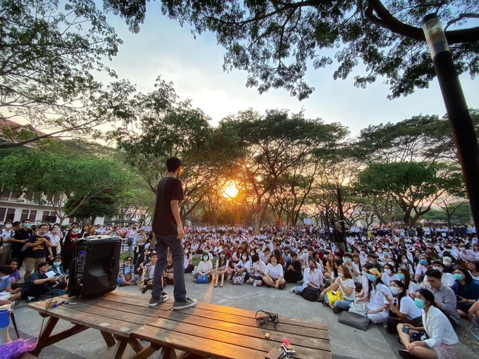 Students and the members of the public gathered Monday afternoon at Chulalongkorn University to voice their opposition to dictatorship following the court-ordered dissolution of the Future Forward Party. Photo: @Nutn0nn / Twitter
