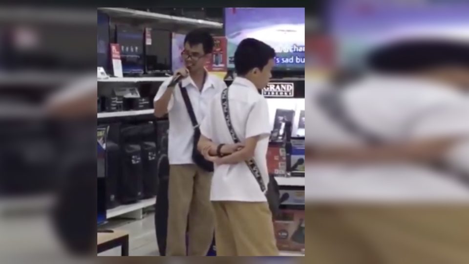 Carl Malone Montecido belts out a goose-bumps inducing cover of Sam Smith on the karaoke <i>Photo: Twitter Screengrab / Sam Smith</i>