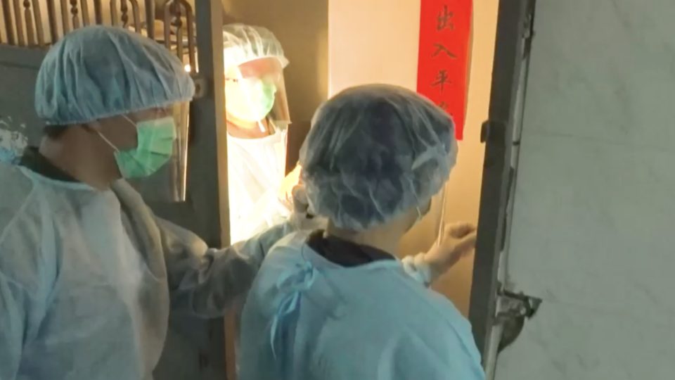 Centre for Health Protection personnel taking samples at a party room in Kwun Tong after 10 out of 19 people who went to a hot pot party in the room tested positive for the coronavirus. Screengrab via Facebook video/RTHK.