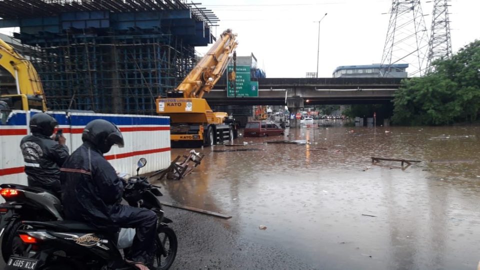 Flood in Kalimalang, East Jakarta on Feb. 25, 2020. Photo: Twitter/@BNPB_Indonesia