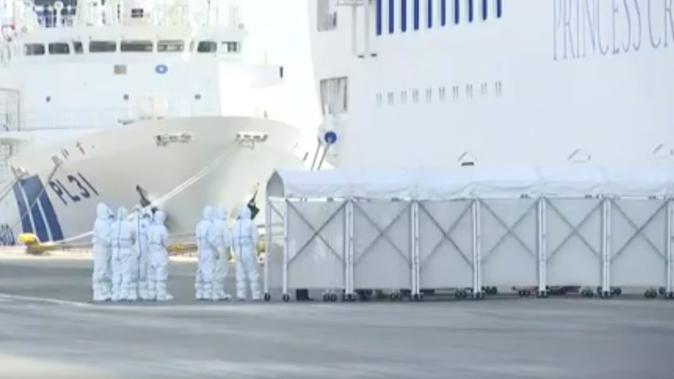 Medical workers enter the Diamond Princess cruise ship to treat infected passengers in Yokohama, Japan. Image: Nowthis/Twitter