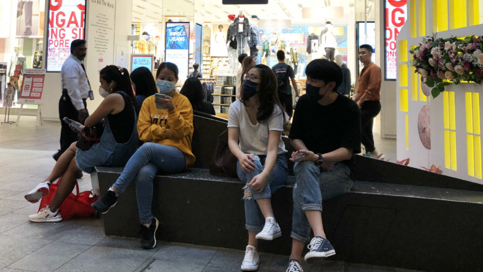 People wearing masks at a shopping mall in Singapore. Photo: Coconuts