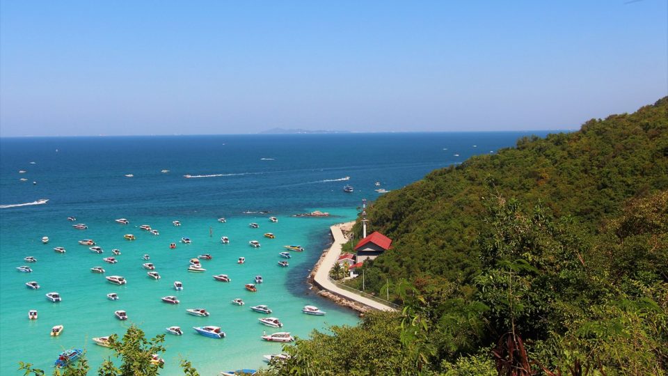 Koh Larn sits just offshore from the tourist getaway of Pattaya in Chonburi province. File photo: Stijnooievaar
