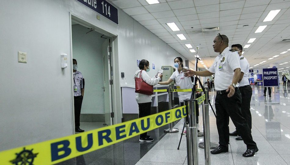 Travelers at the Ninoy Aquino International Airport in Pasay City. Photo: Jonathan Cellona/ABS-CBN News