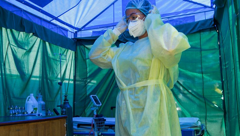 A nurse at a COVID-19 holding hospital in Parañaque City <i>Jonathan Cellona / ABS-CBN News</i>