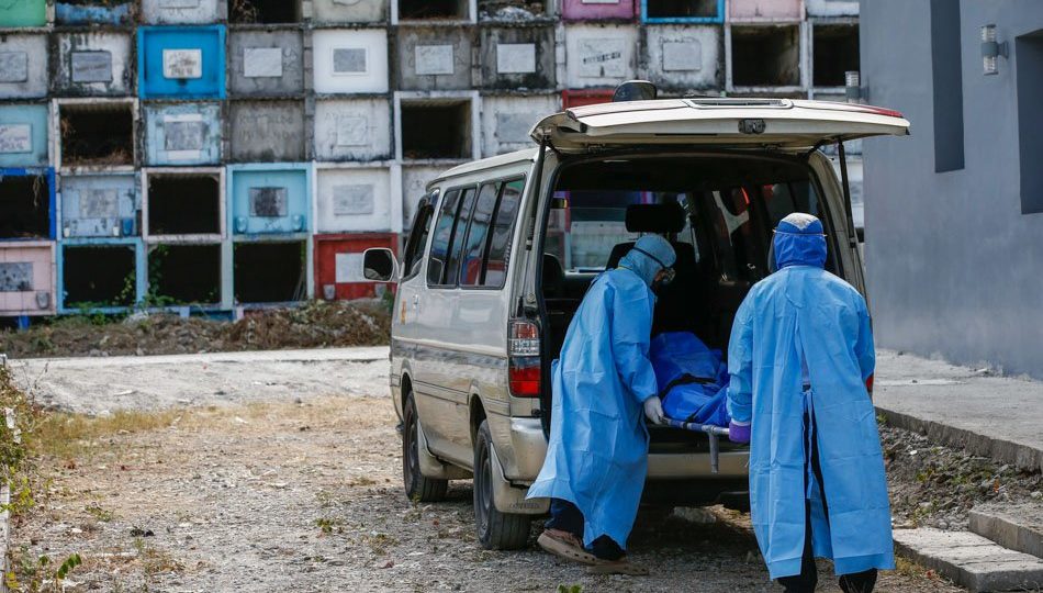 Funeral service workers bring a person who died while under investigation for COVID-19 to a crematorium in Quezon City.  <i>Photo: Rolex dela Pena / ABS-CBN News</i>