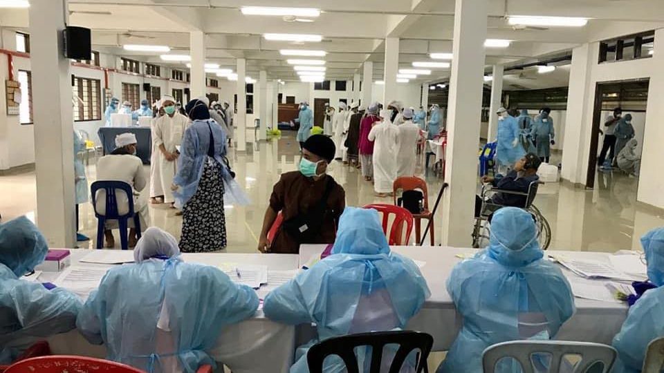 Visitors at a virus-hit mosque in Selangor, Malaysia, are checked and screened. Photo: Noor Hisham Abdullah/Facebook