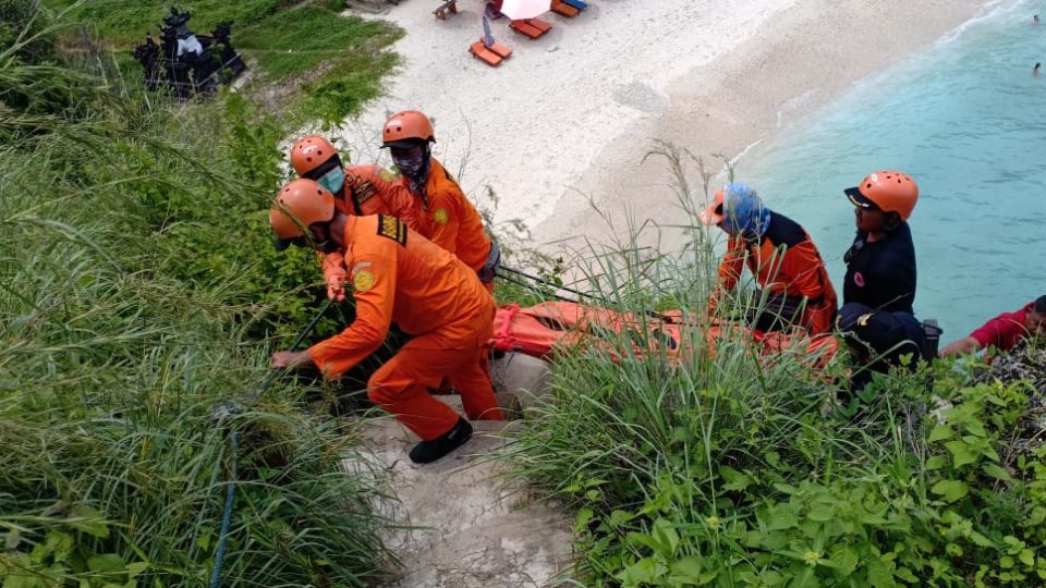 The Search and Rescue Agency (Basarnas) in Bali evacuated the body after the incident yesterday. Photo: Basarnas Bali 
