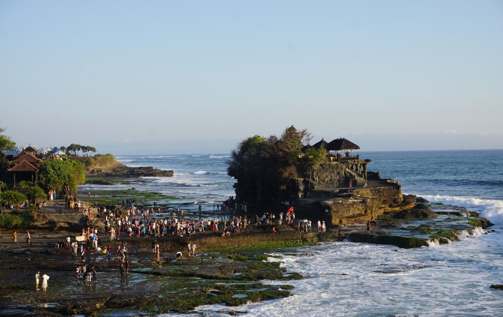 Tourists visiting Tanah Lot in October 2019. Photo: Coconuts Media