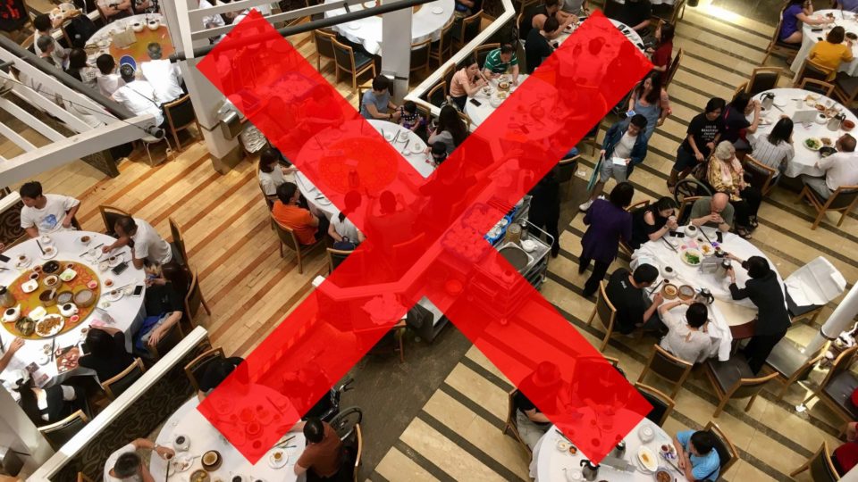 Authorities are set to implement new measures limiting the number of diners at restaurant tables and capping crowds in bars at half the establishment’s capacity. Photo via Flickr/Cattan2011.