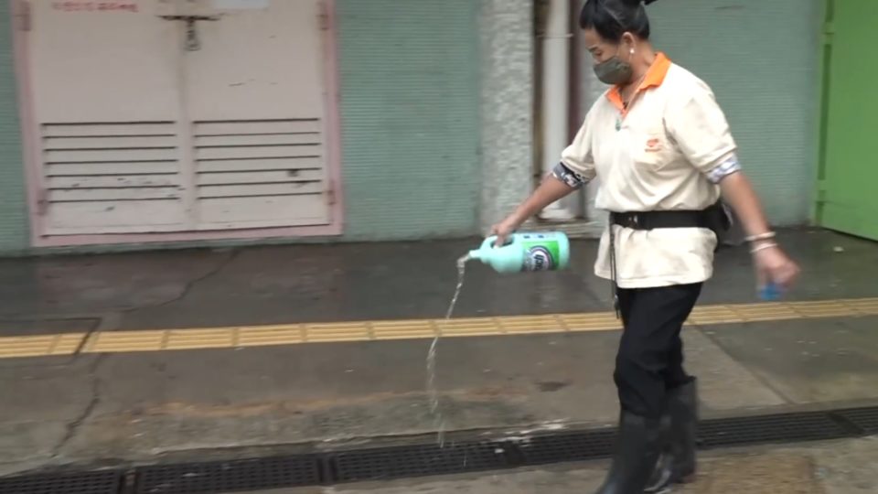 A worker disinfects the entrance of a Tai Po housing block after it was partially evacuated over fears of coronavirus transmissions in the building. Screengrab via Facebook/RTHK.